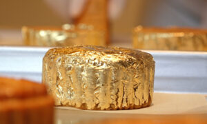 Bánh Trung Thu Dát Vàng Kinh Đô - Sản phẩm cao cấp cho Tết Trung Thu 2024