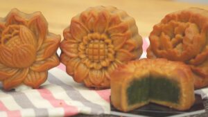 Bánh Trung Thu Hạt Sen Trà Xanh: Ngọt Ngào Hương Vị