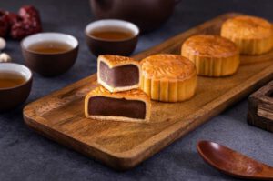 Bánh Trung Thu Đậu Đỏ - Món Quà Truyền Thống Ý Nghĩa